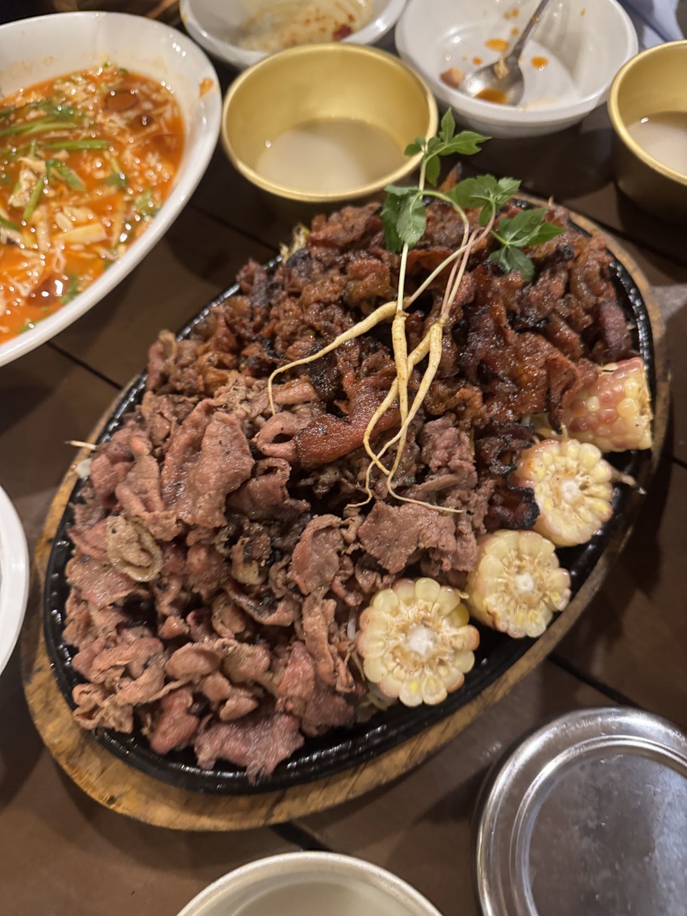 기와지붕 아래, 계곡물 소리를 반찬 삼아