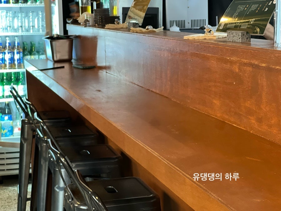골목 코너를 돌면 연기 냄새가 난다, 슈우테츠