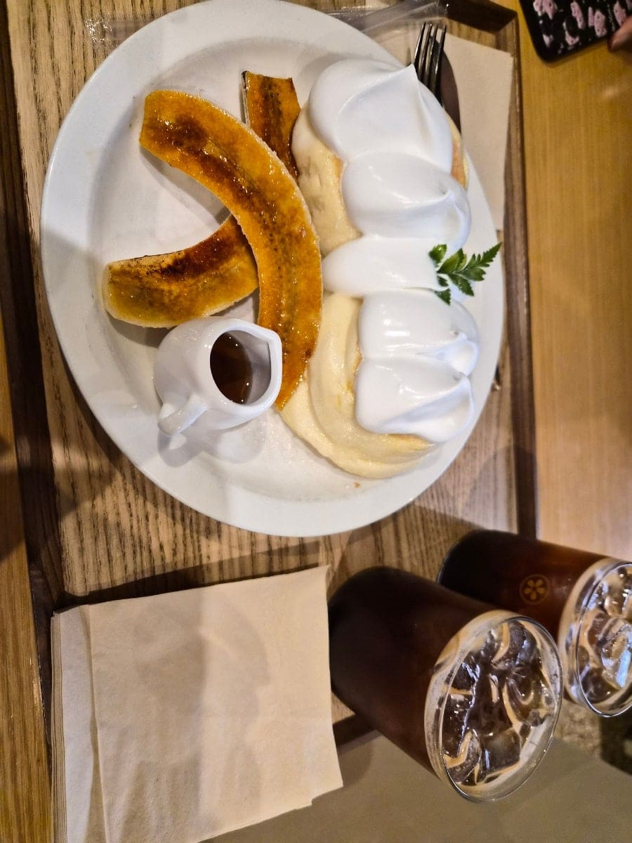현대적으로 재해석한 한옥 인테리어는 디저트 맛집으로서의 정체성과도 어울린다. 분위기만 좋은 게 아니라, 실제로 음식을 즐기는 데 필요한 공간의 질을 갖추고 있다.