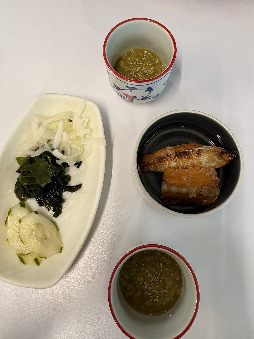 jisuelife는 메인이 나오기 전에 나온 음식부터 맛있었다며 초밥집에서 죽이 이렇게 맛있어도 되나 싶었다고 적었습니다.