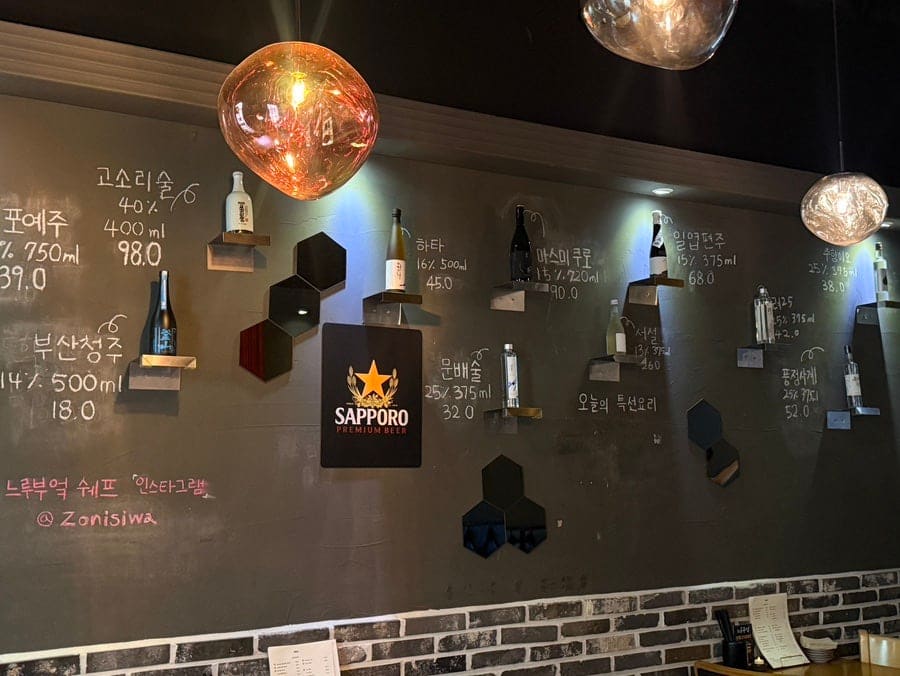 ssso131은 이곳을 여러 번 찾은 재방문자로, 사시미와 전통주가 먹고 싶을 때는 무조건 느루부엌으로 간다고 적었습니다.