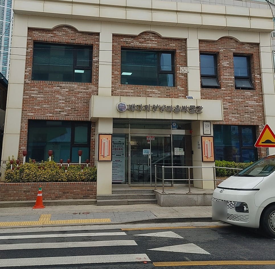 bs5439가 담은 다른 계절의 박물관입니다. 원목 집하부터 두약 제작, 포장까지 성냥이 만들어지는 전 과정을 유리 진열장으로 따라가게 되어 있다고 적었습니다.