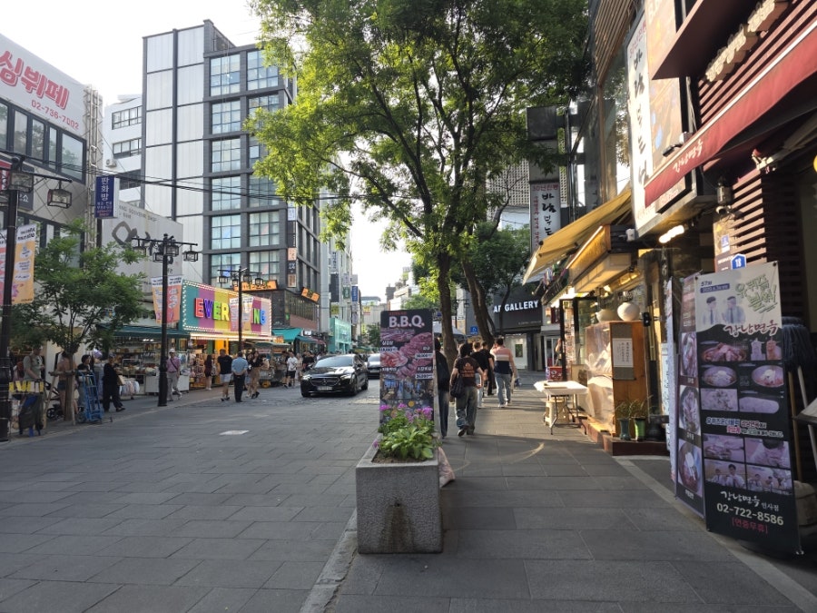 오래된 손끝과 새로운 눈이 만나는 자리