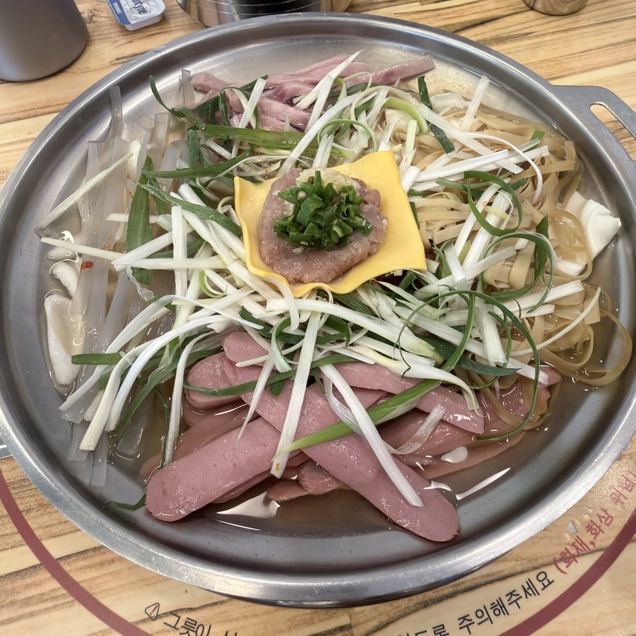 안녕인사동 4층, 라면사리 무한리필 이태리부대찌개