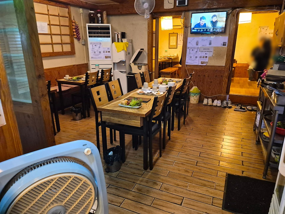 인사동8길 골목 안쪽, 마늘 소스로 먹는 인사동마늘보쌈