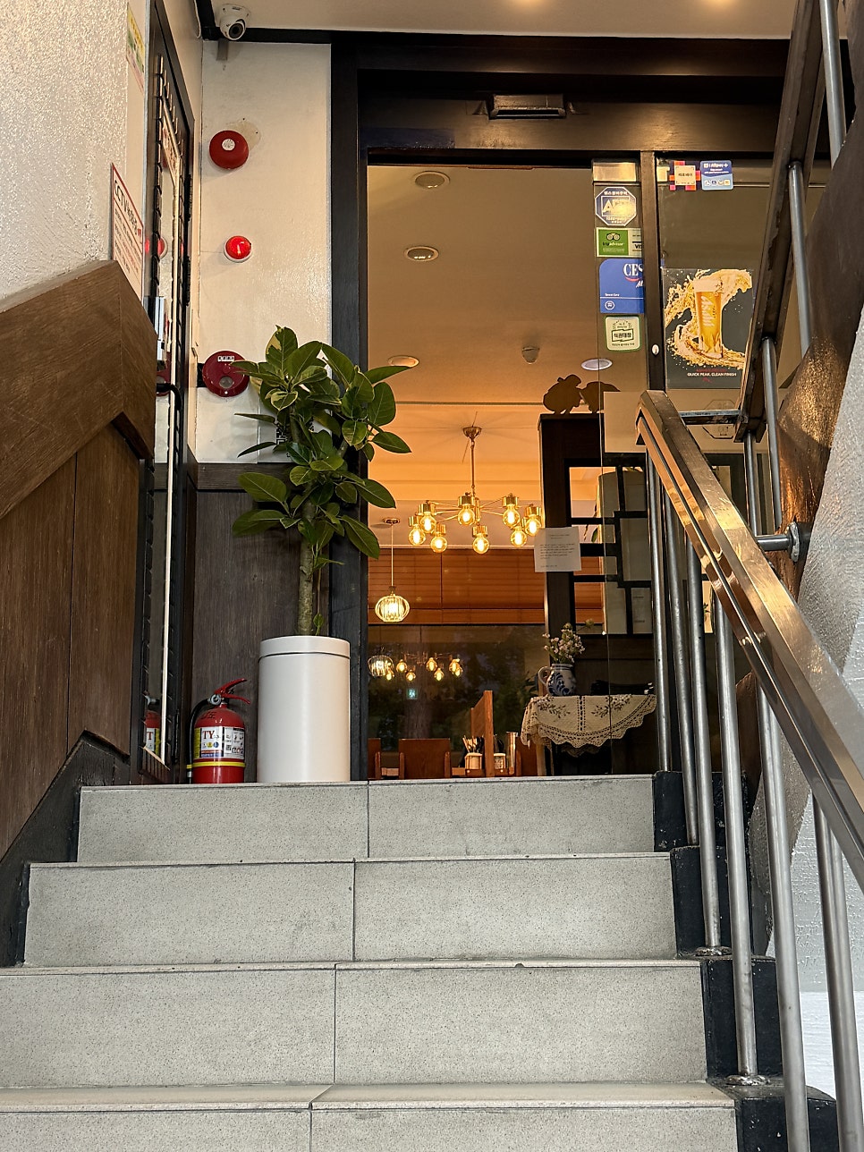 허수아비 말고 또 하나, 정동길 2층 돈까스집 신기소