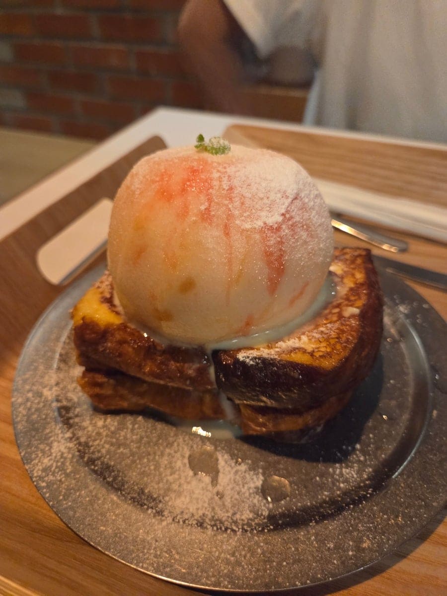 jhjuncy0429는 예전의 작고 아담한 매장을 기억하다가 오래된 2층 주택을 통째로 고쳐 옮겼다는 소식에 다시 찾았습니다.
