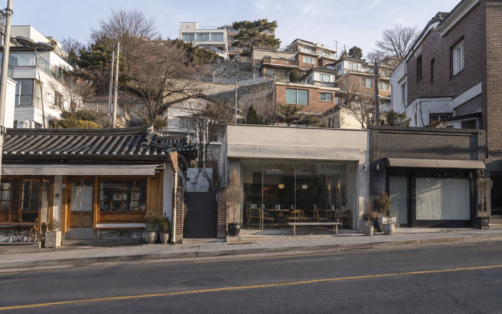 쉰 살 식당 앞에 외제차가 줄을 선다