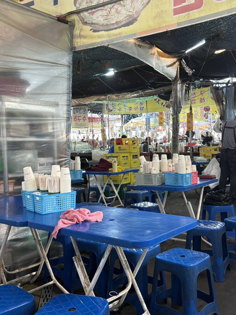 영진네칼국수, 새벽 세 시부터 민 반죽