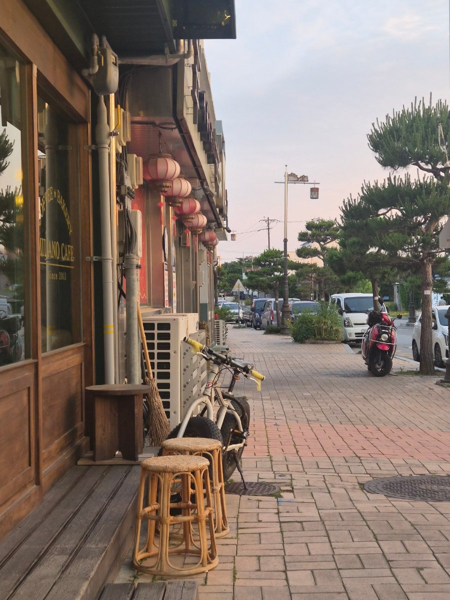 생강진액을 병에 담아 파는 해미읍성 앞 카페
