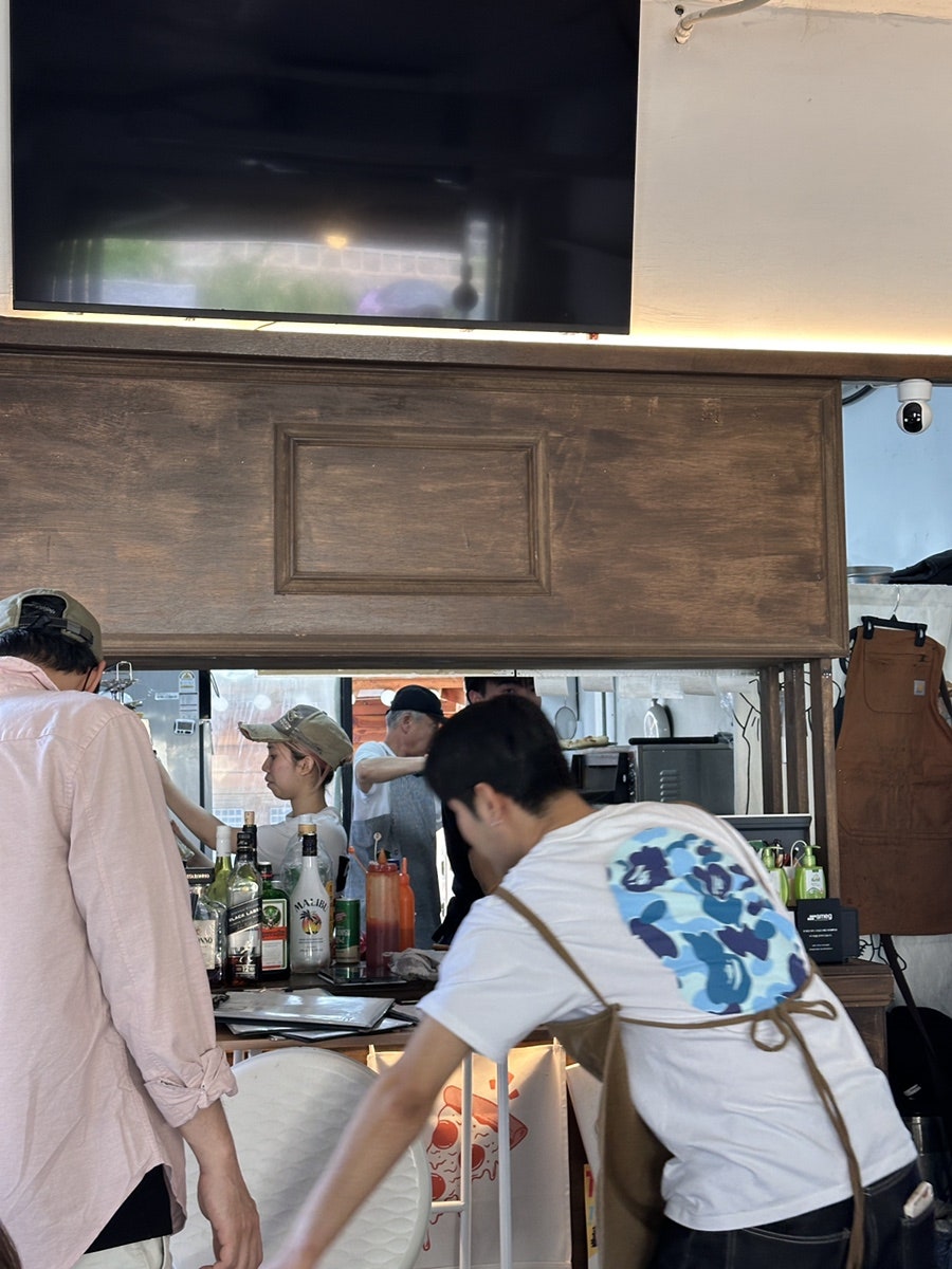 sempre_chiaro는 비틀스타코 웨이팅을 걸어두고 둘러보다가 발견한 곳이라고 적었고, 서순라길 초입에서 멀지 않아 접근성이 좋았다고 했습니다.