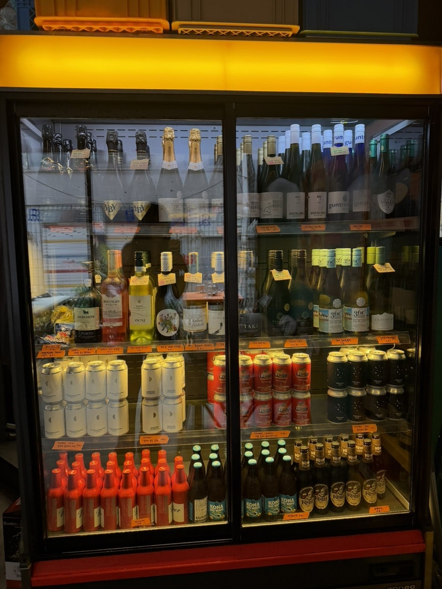 kuhlemadchen은 이곳에서 직접 만든 페일에일 수제맥주 등 다양한 맥주도 판매한다고 적었습니다.
