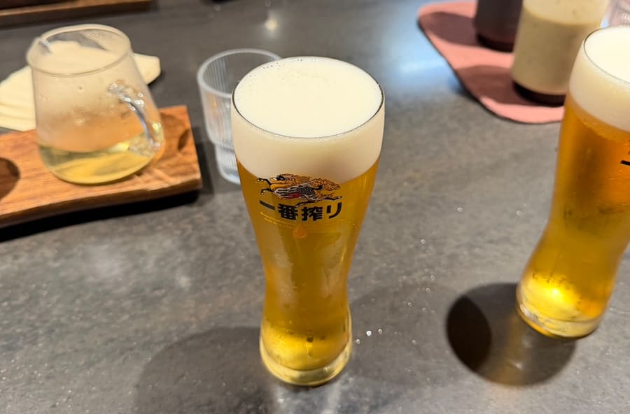 yonghyun0903는 오랜만의 재방문이었고, 돈카츠가 나오기 전에 따뜻한 차가 나오는 것을 이 집의 특징으로 꼽았습니다.