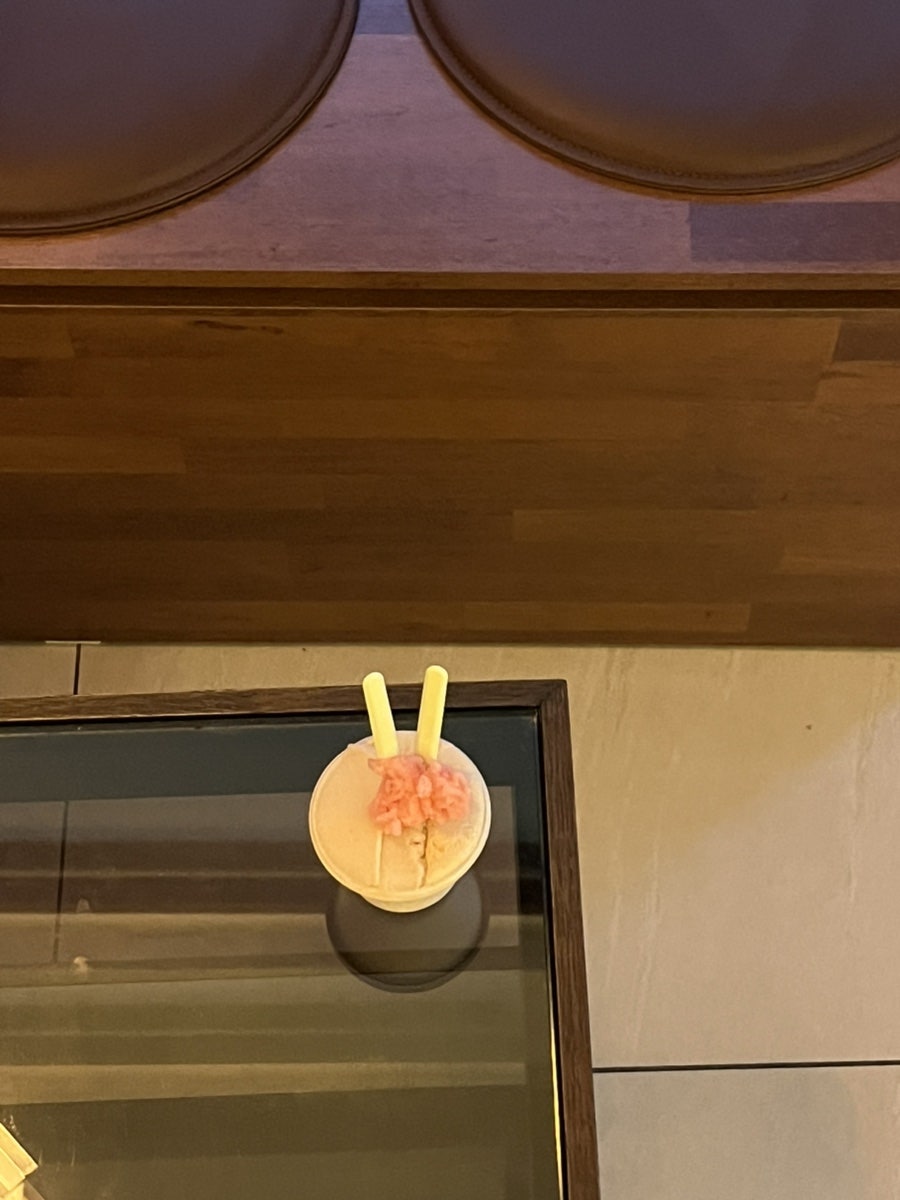 hamsterhyo는 한 번 방문으로 끝나지 않고 계속 생각나는 또또또간집이라고 적었습니다. 작은 나무 숟가락을 꽂은 젤라또 컵을 위에서 내려다본 사진 다음에는,