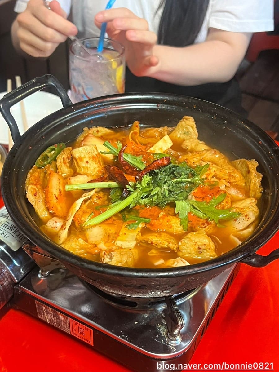 7월 방문자는 이날의 방문 목적이었던 김치우동전골이 어묵도 많이 들어 있고 김치 맛이 짜지 않아 감칠맛 나게 맛있었다고 적었습니다.