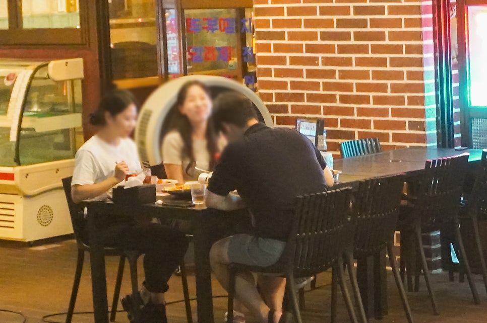 호수 옆에서 마시는 따뜻한 술