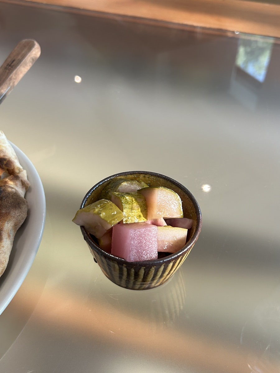 kchorok426은 고기나 햄이 안 들어갔는데도 맛있는 채식 피자였다고, 은은한 바질향과 크림의 고소함이 느껴졌다고 적었습니다.