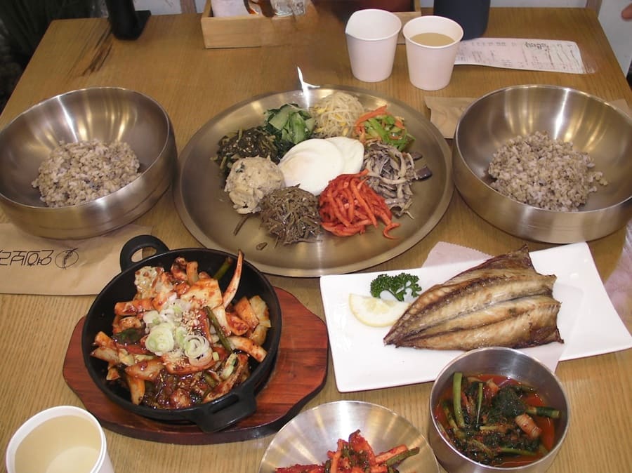 ehnam5860은 친구와 오징어볶음과 고등어구이를 하나씩 골랐고, 오징어볶음은 불향이 가득하다며 추천하면서도 고등어구이는 통통하지도 않고 살짝 말라 있어 권하지 않는다고 솔직하게…