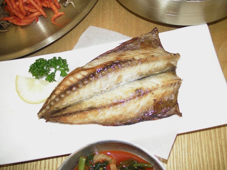 ehnam5860은 친구와 오징어볶음과 고등어구이를 하나씩 골랐고, 오징어볶음은 불향이 가득하다며 추천하면서도 고등어구이는 통통하지도 않고 살짝 말라 있어 권하지 않는다고 솔직하게…