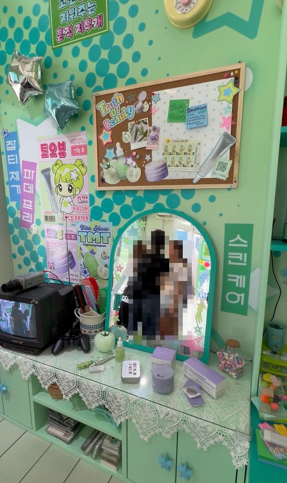 pleen25가 기록한 트루스오브뷰티 팝업입니다. 뷰티 제품의 시향부터 럭키드로우 이벤트까지, 팝업의 다채로운 즐거움과 포토존에서의 인생샷 경험을 담았습니다.