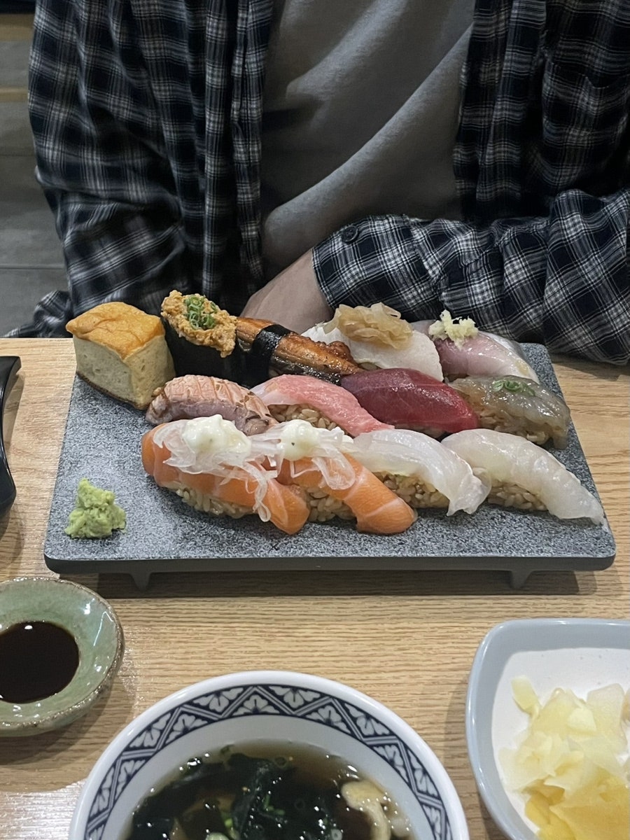 d_h0801은 식전에 나오는 차완무시에 트러플 향이 좋고 버섯도 맛있어 입맛이 돈다고 적었고,