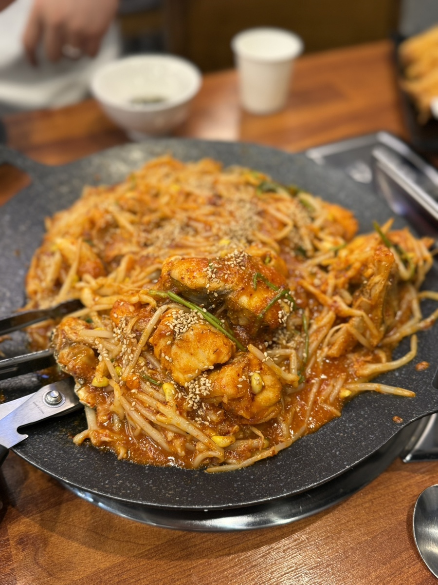step0407은 아구찜 먹기 전에 든든하게 생선구이를 먹고 미역국까지 먹으니 입맛이 싹 돌면서 본식을 맞이할 준비가 됐다고 적었습니다.