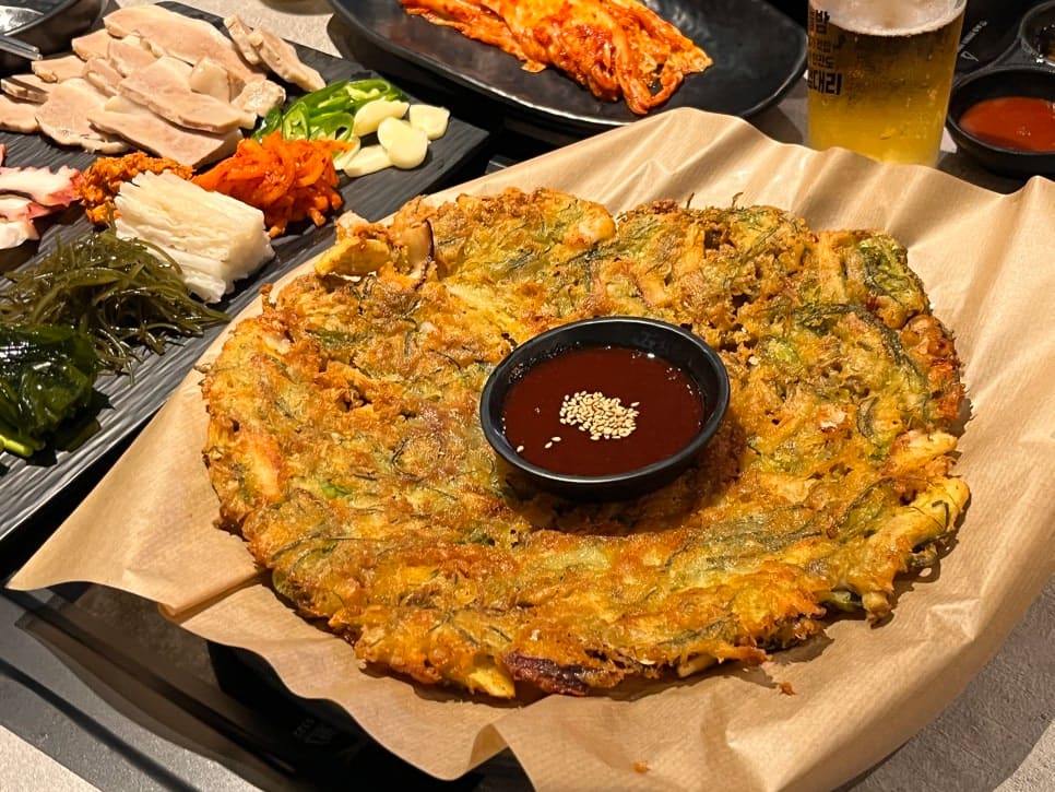 cleostar는 문어숙회부터 무침, 볶음, 샤브전골까지 조리법이 다양해서 색다른 문어 요리를 한 자리에서 맛볼 수 있었다고 적었습니다.